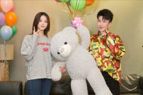 娱乐圈吃瓜背景图片高清